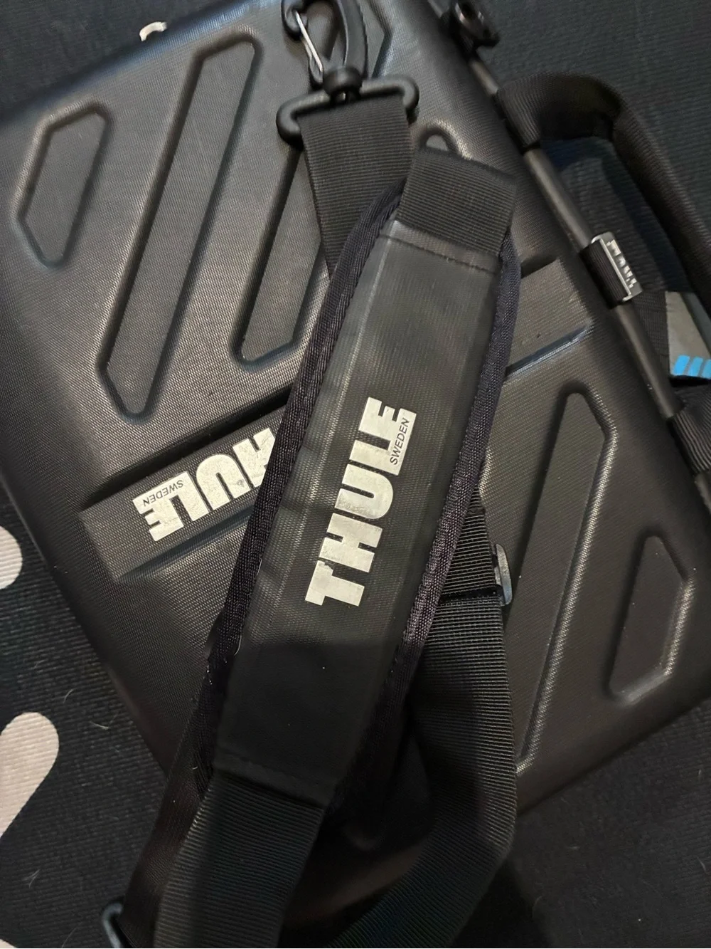 Thule Black Laptop Carry Strap with Padded Shoulder